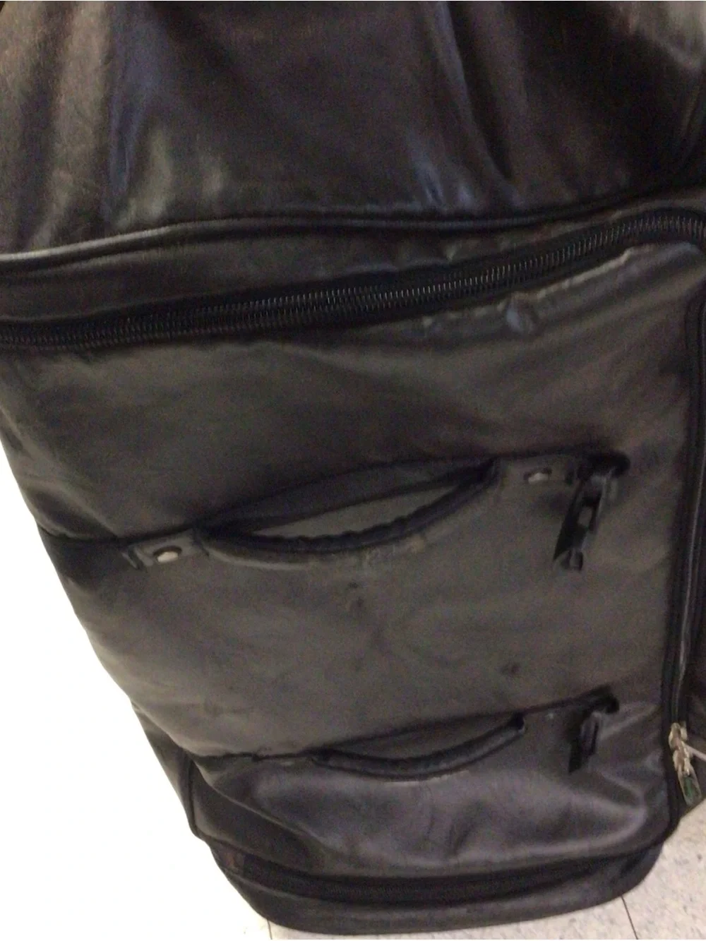 Vtg rare Oakley Black Rolling Duffel luggage with Telescopic Handle. 30X17X15.